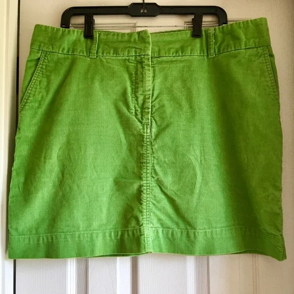 Vibrant lime colored Vineyard Vines skirt! - Picture 7 of 7